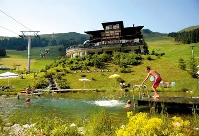 Außenaufnahme im Sommer vom Naturidyll Hotel AlpenOase Sonnhof