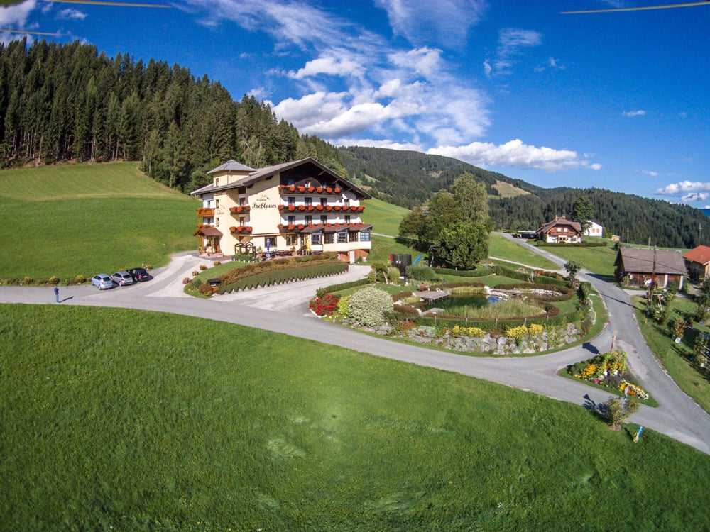 Das Berghotel Presslauer in Kärnten von oben