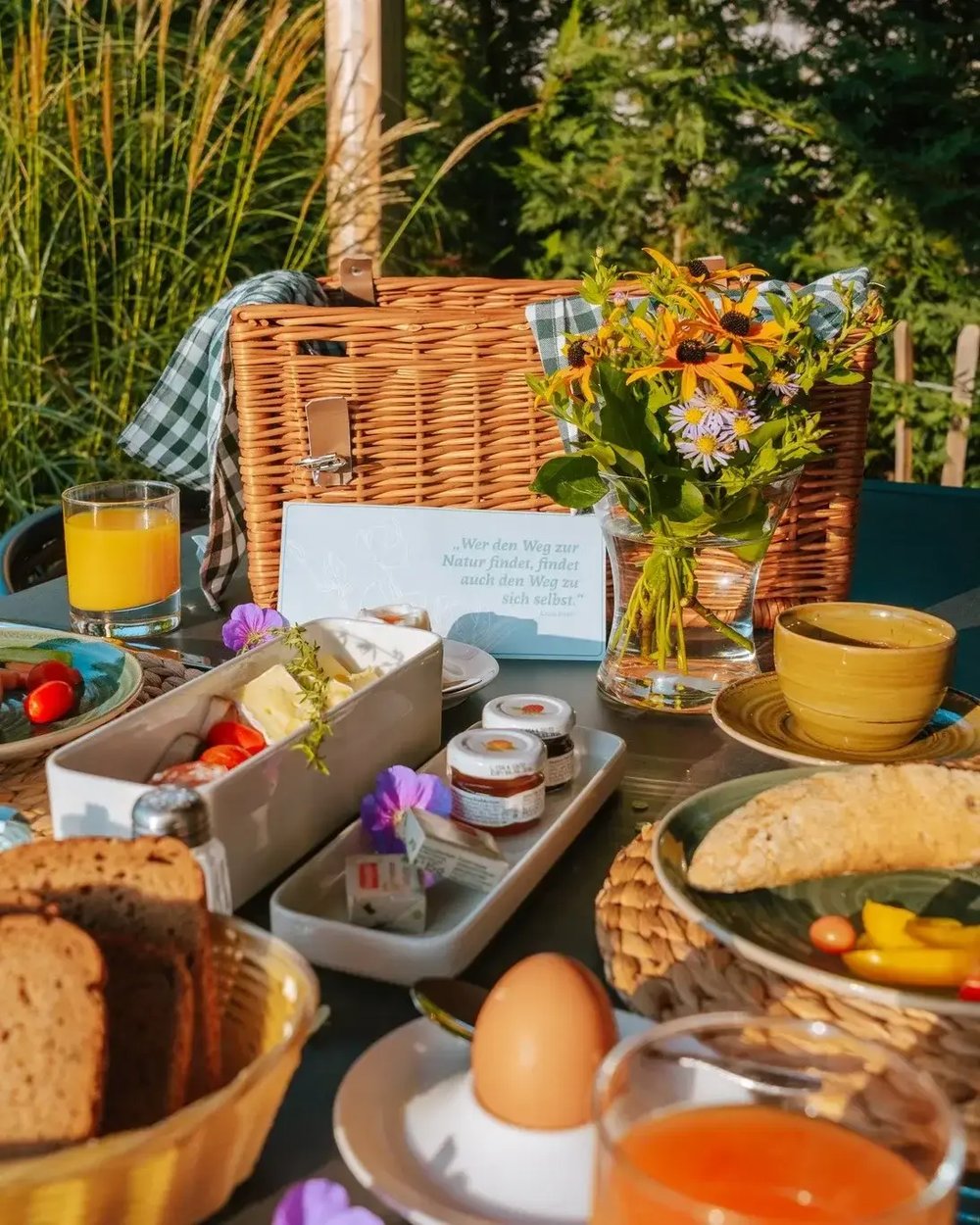 Frühstück im Chaletgarten