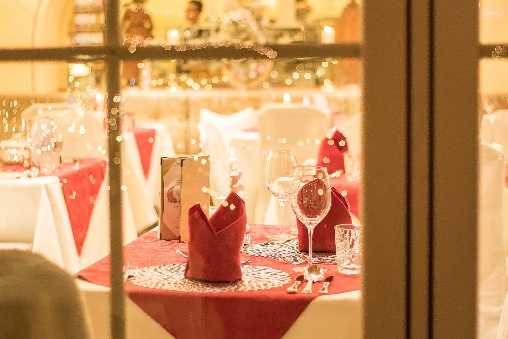 Festlich gedecktes Restaurant