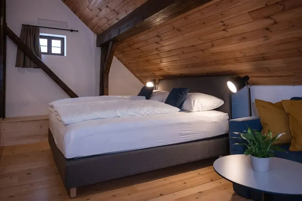 Schlafbereich am Dachboden im Appartement Troadkasten