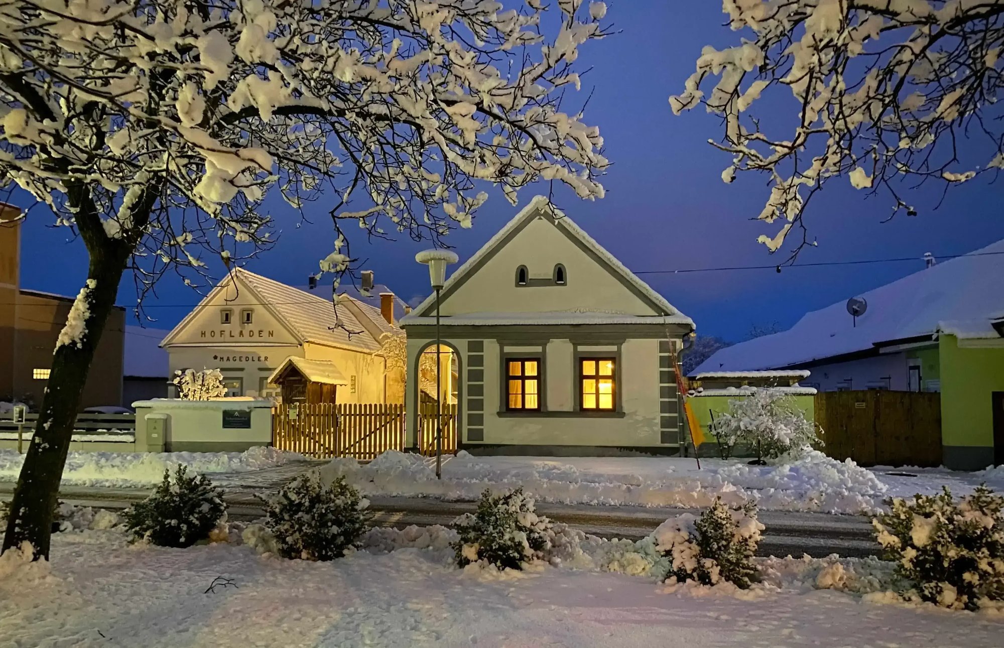 Außenansicht vom Tschardakenhof im Winter